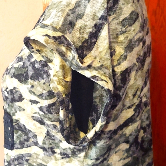 Rue21 Camo Stud Embellished Cross Screen Short Sleeve Tee S - Picture 4 of 6